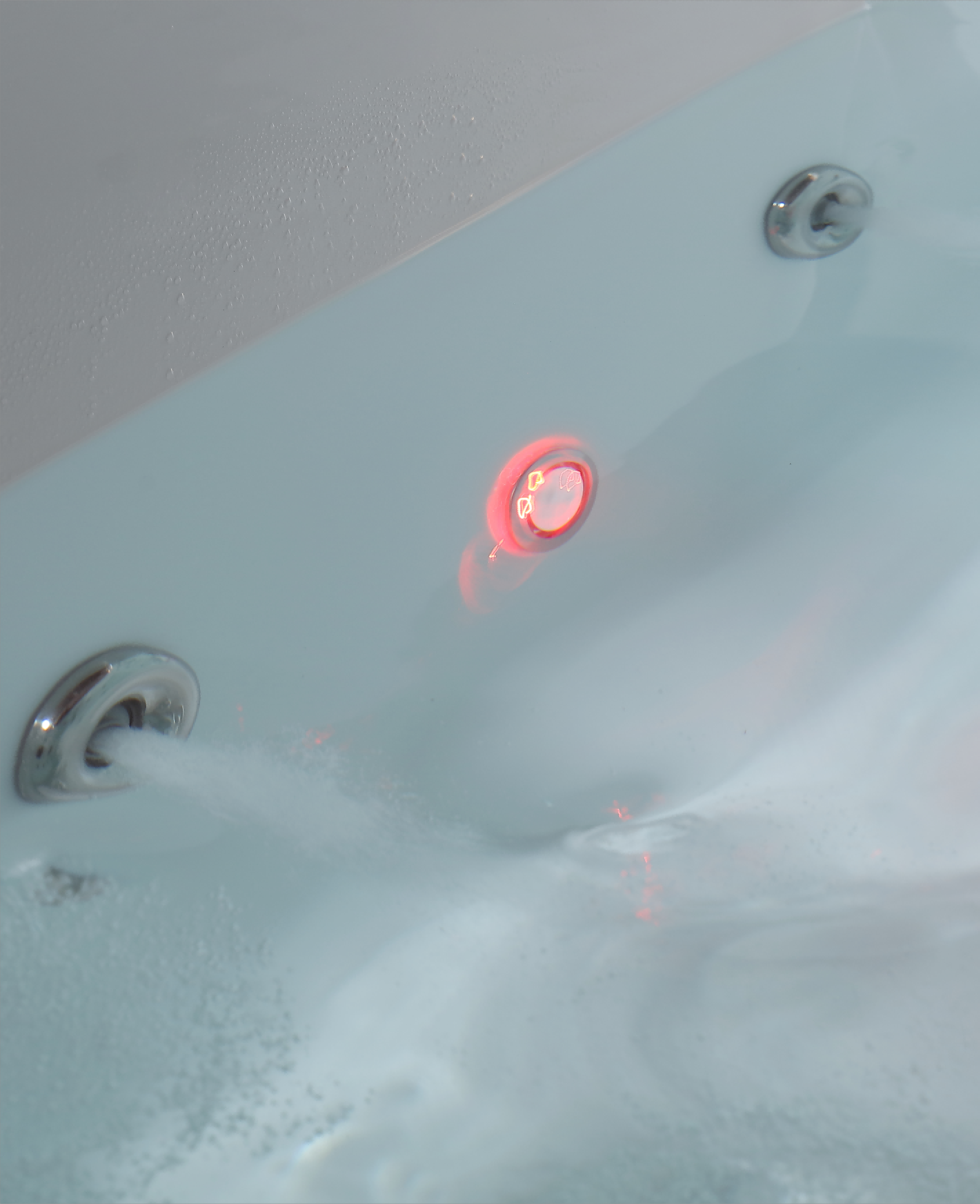 Red light in chromotherapy bathtub